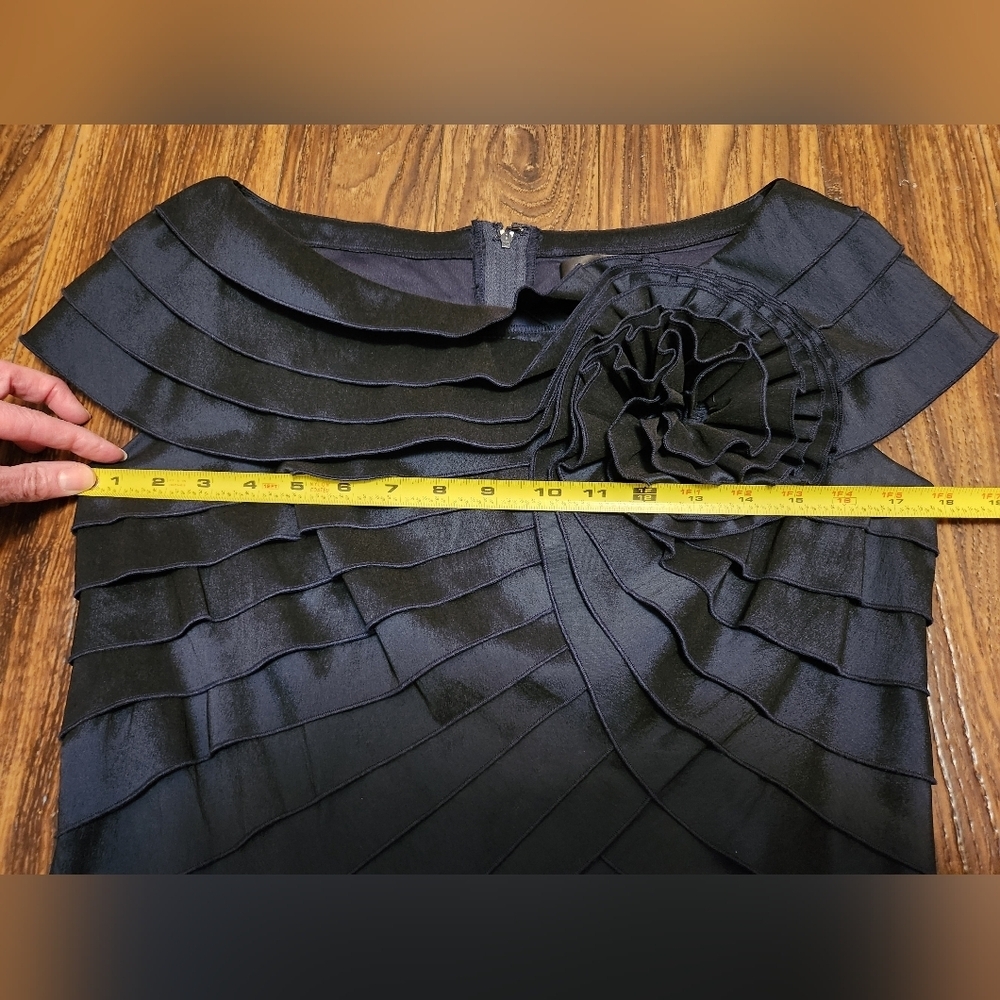 Tadashi Shoji Romantic Dark Blue Tiered Rosette Gown Formal Dress Sz 10 Like New - Picture 9 of 15